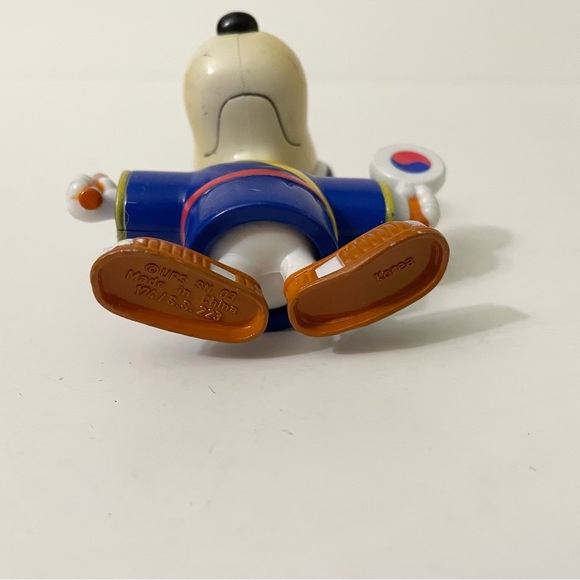 Snoopy World Tour Korea Figure Toy - Picture 10 of 13